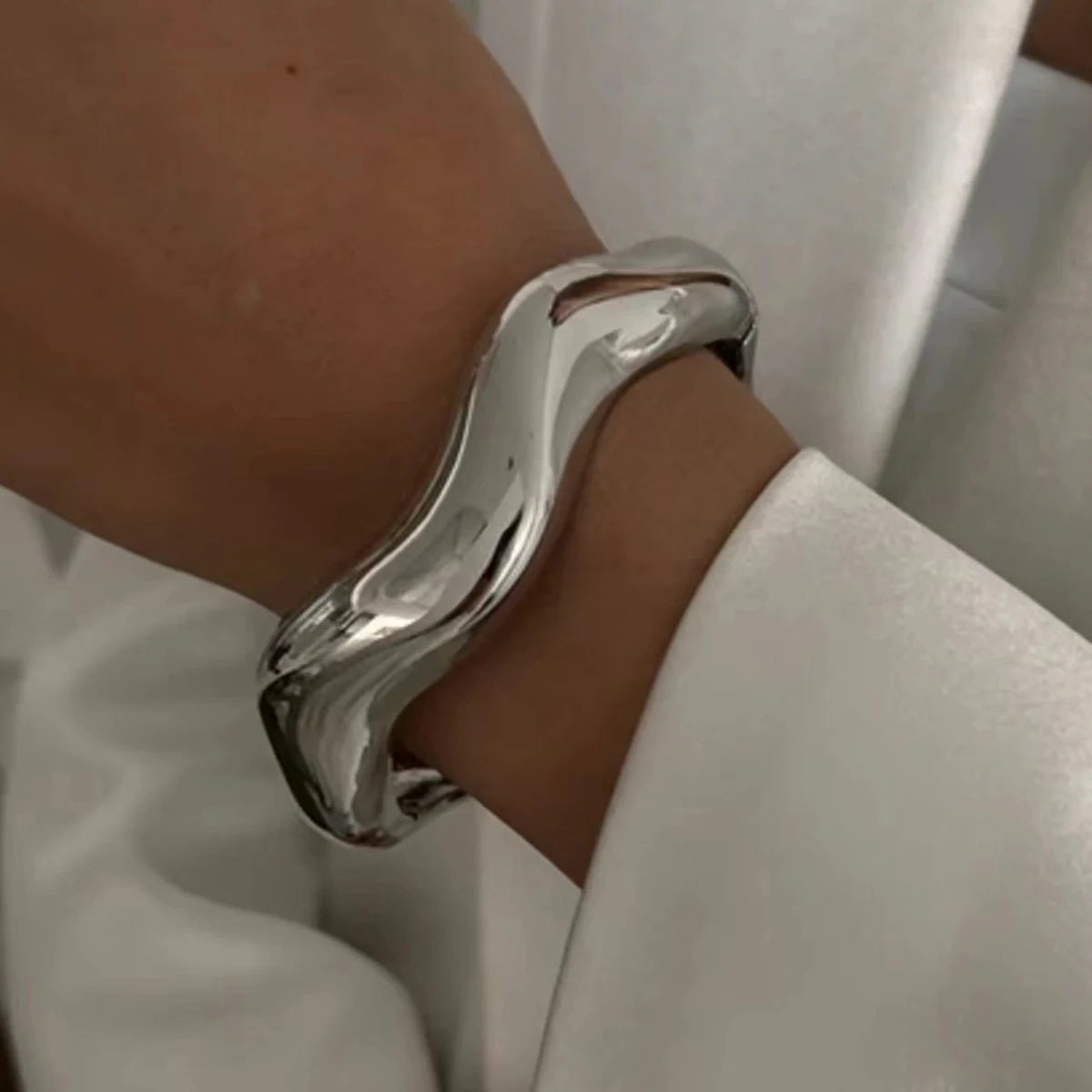 Aurora Luxe Sculpted Bracelet