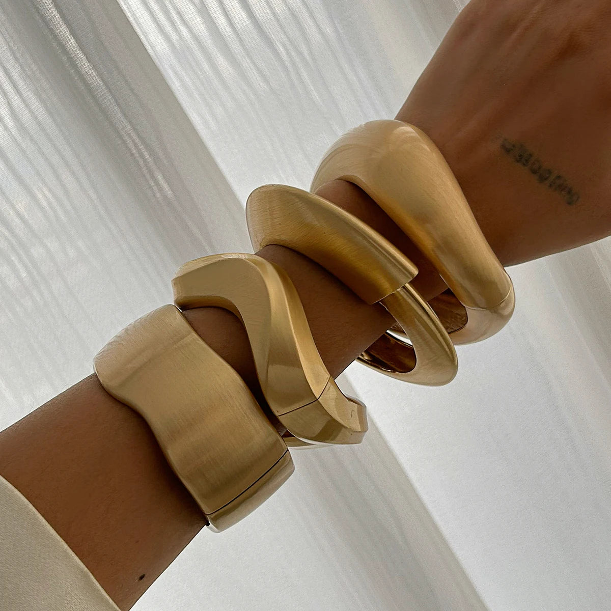 Sculpted Elegance Bangle Se