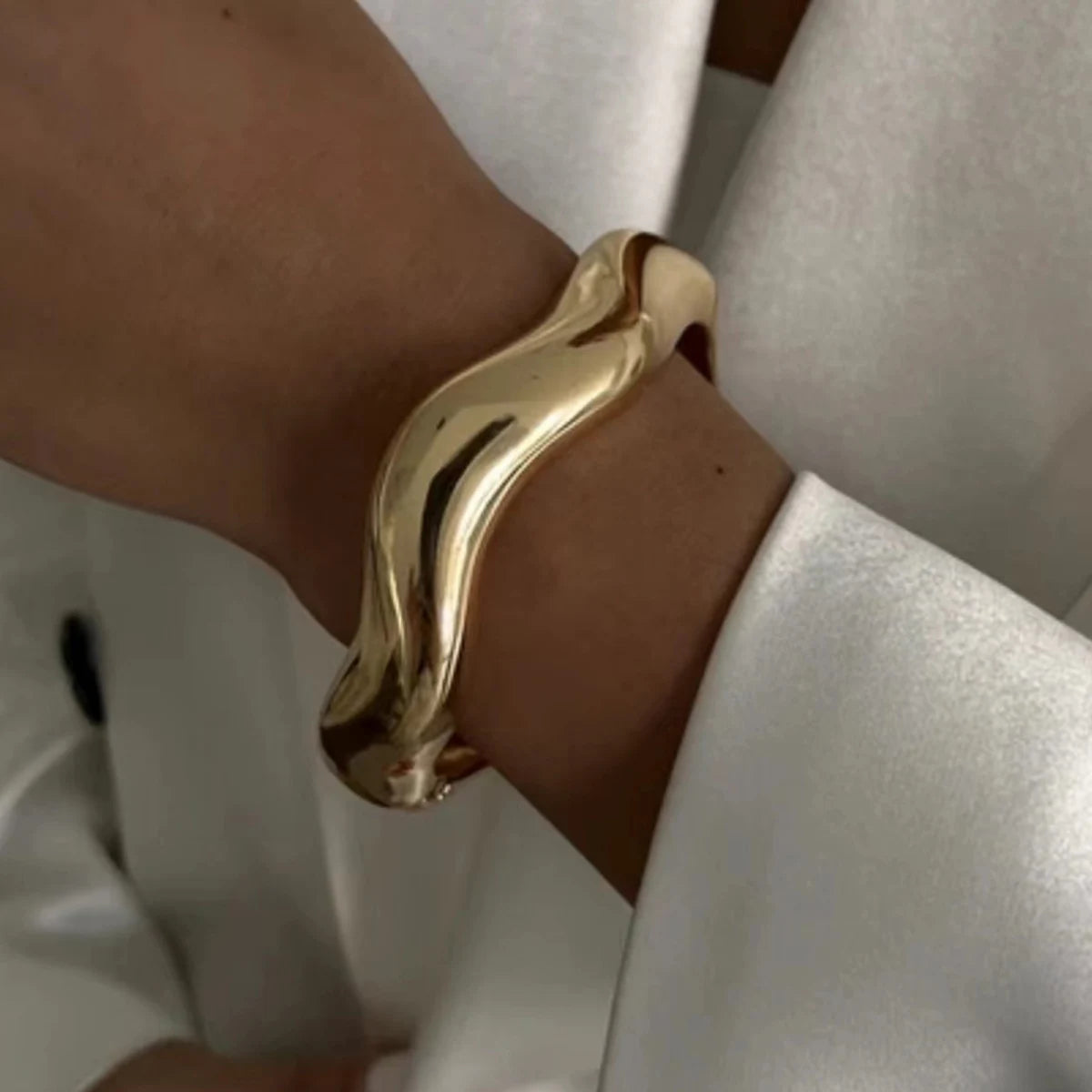 Aurora Luxe Sculpted Bracelet