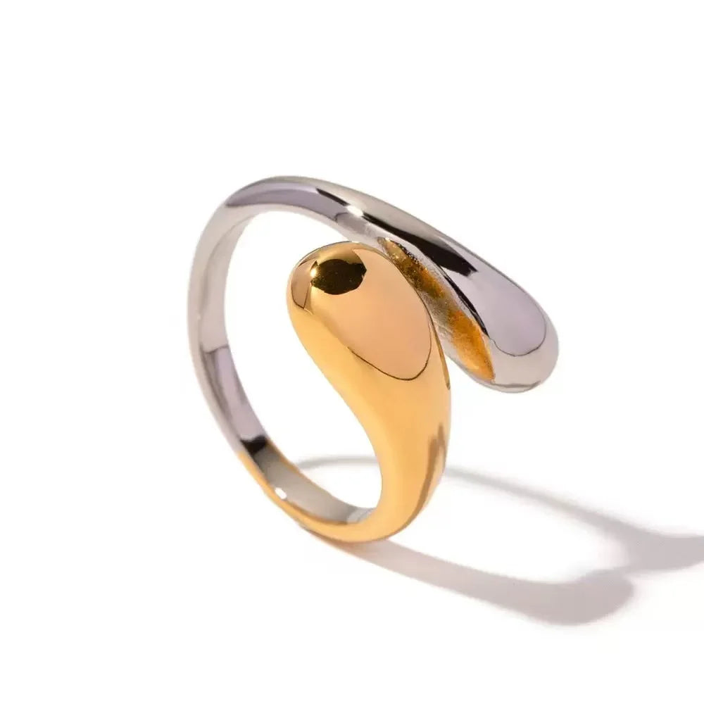 Bold Axis Geometric Gold Ring
