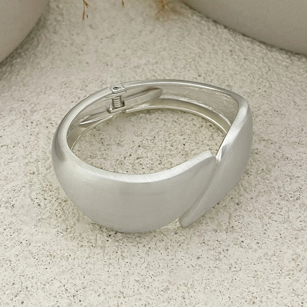 Sculpted Elegance Bangle Se
