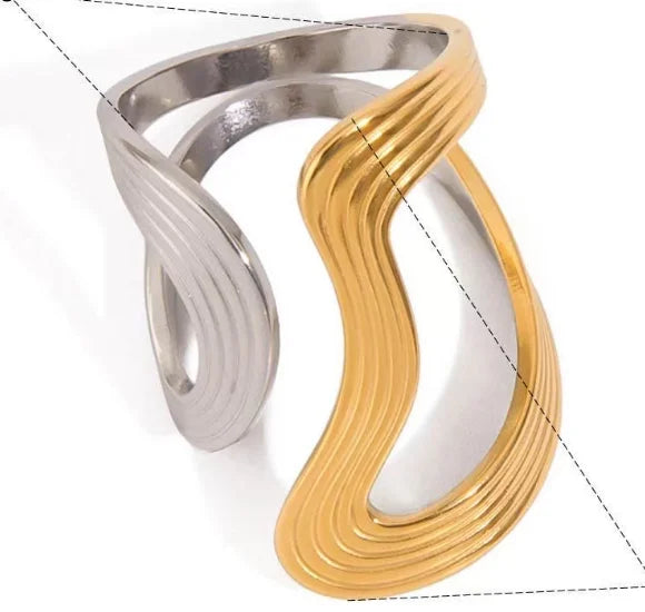 Bold Axis Geometric Gold Ring
