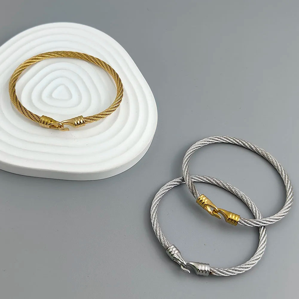 Royal Twist Clasp Bangle