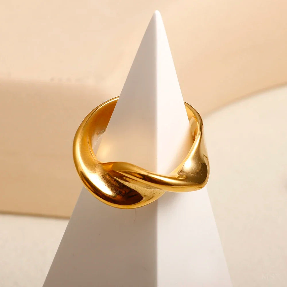 Bold Axis Geometric Gold Ring