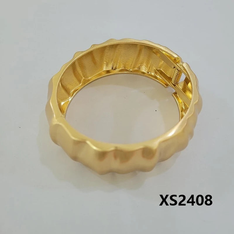 Sculpted Elegance Bangle Se