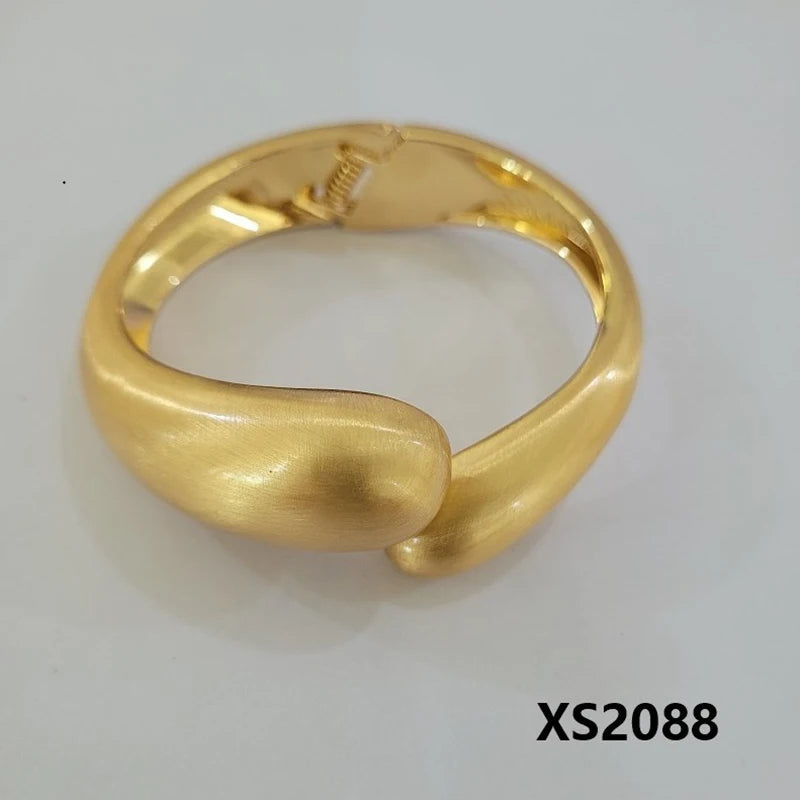 Sculpted Elegance Bangle Se